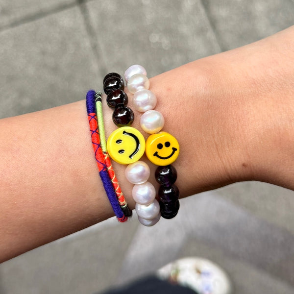 Smiley Face Pearl Bracelet - Amethyst/Garnet
