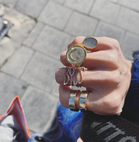 18K Smiley Face Diamonds Ring