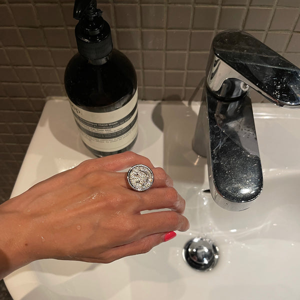 18K Smiley Face Diamonds Ring