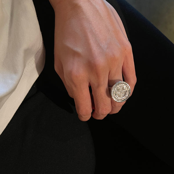 18K Smiley Face Diamonds Ring