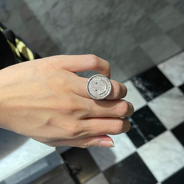 18K Smiley Face Diamonds Ring